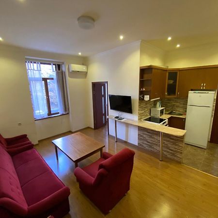 Renovated One Bedroom In The Touristic Center Of Erivan Exterior foto